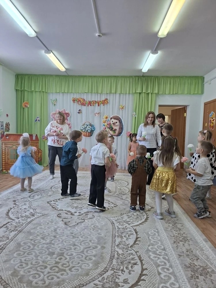 Утренник посвящённый празднованию Международного женского дня